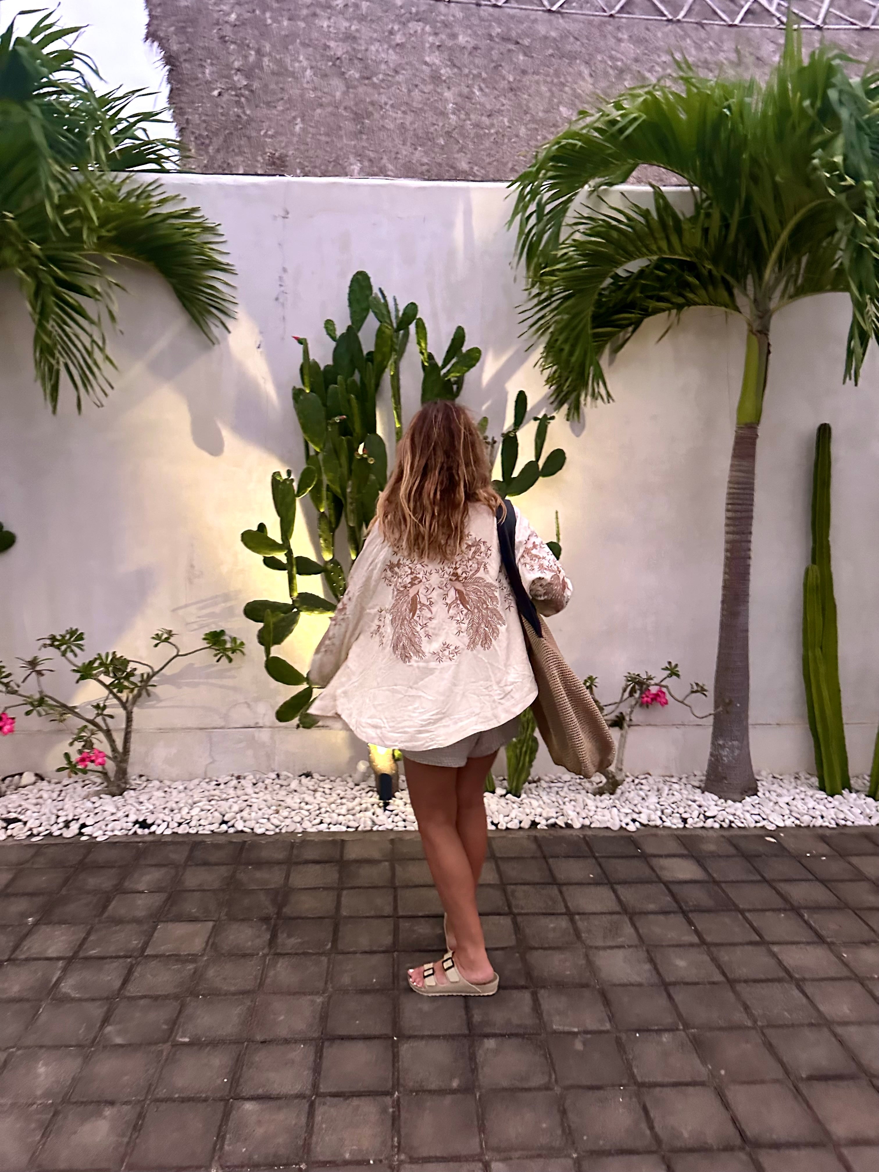 Lyrebird Cape - Naturals