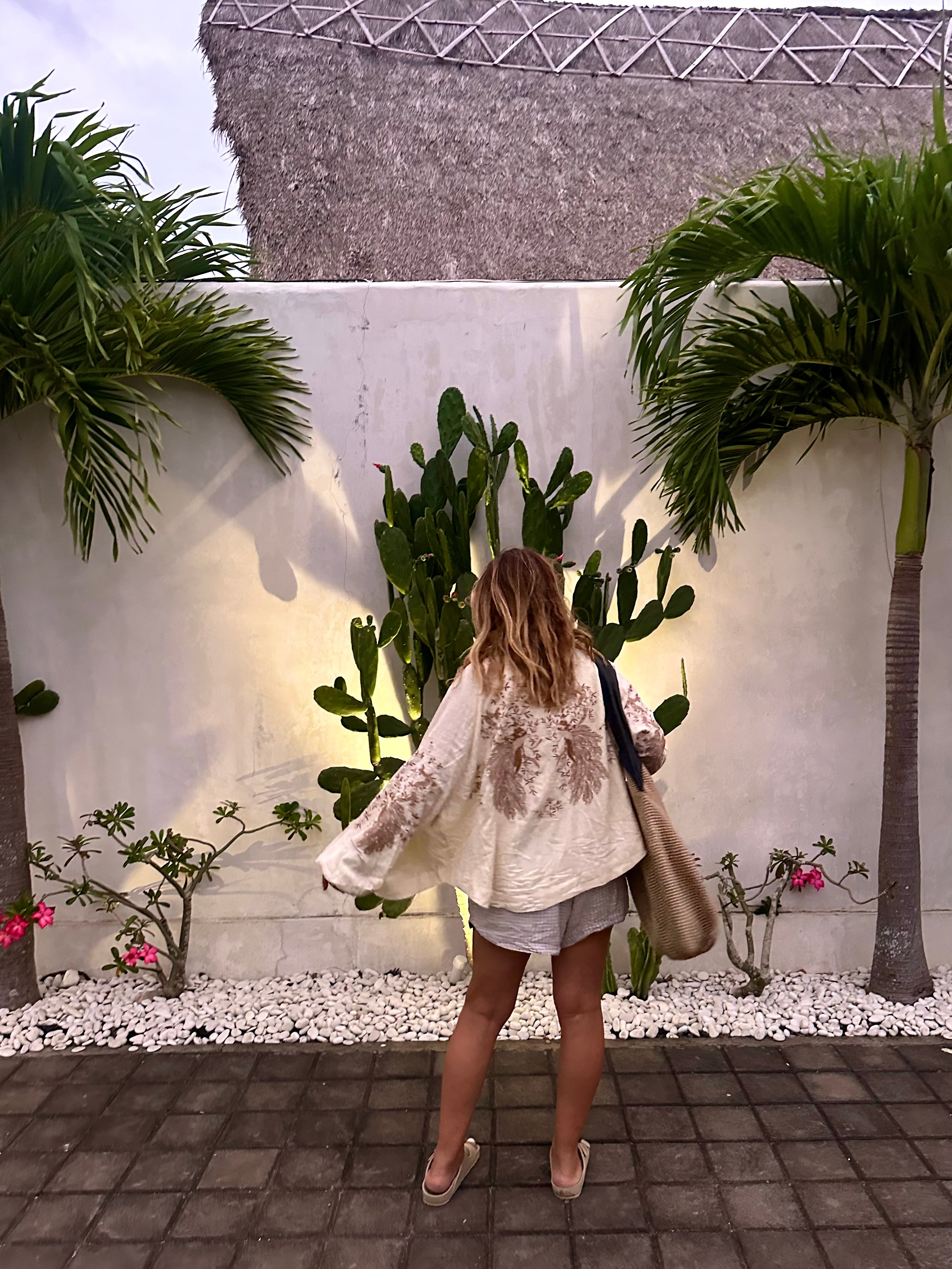 Lyrebird Cape - Naturals